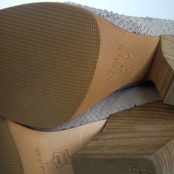 Donald J. Pliner 9.5 Pumice Western Ankle Snake Textured Booties - Picture 10 of 12